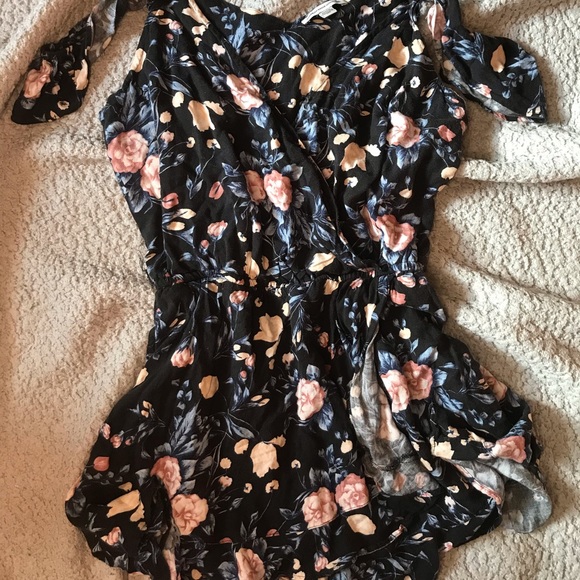 American Eagle Floral Romper size medium - Picture 1 of 5